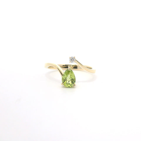 YELLOW GOLD PERIDOT AND DIAMOND RING 200-04184