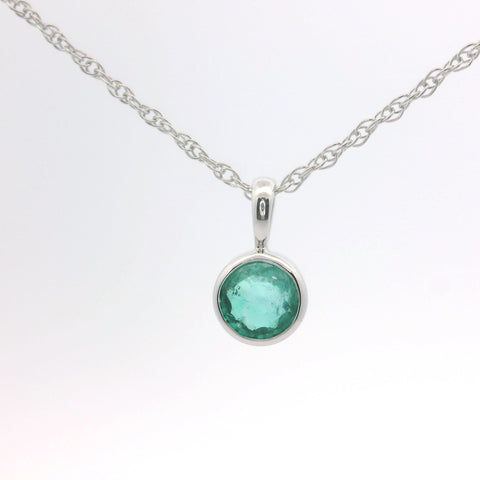 WHITE GOLD ROUND EMERALD BEZEL SET PENDANT 231-00260