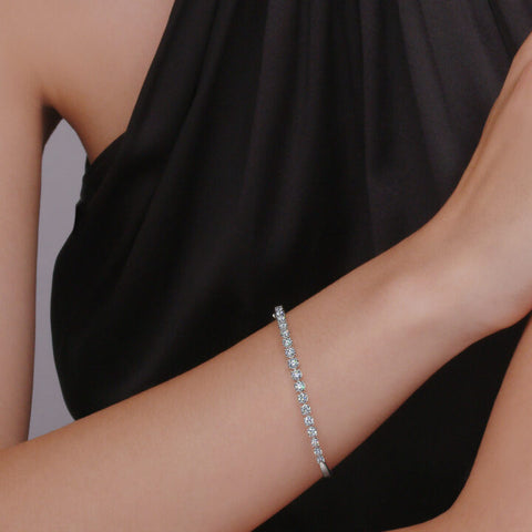 KWIAT 18KT Starry Night Bangle Bracelet with Graduated Diamonds B-19597-0-DIA-18KY