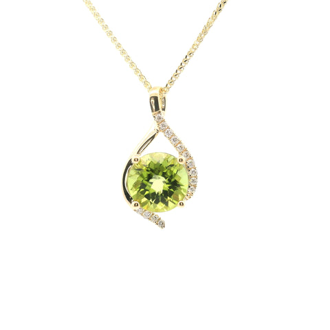 YELLOW GOLD PERIDOT AND DIAMOND PENDANT 230-02377