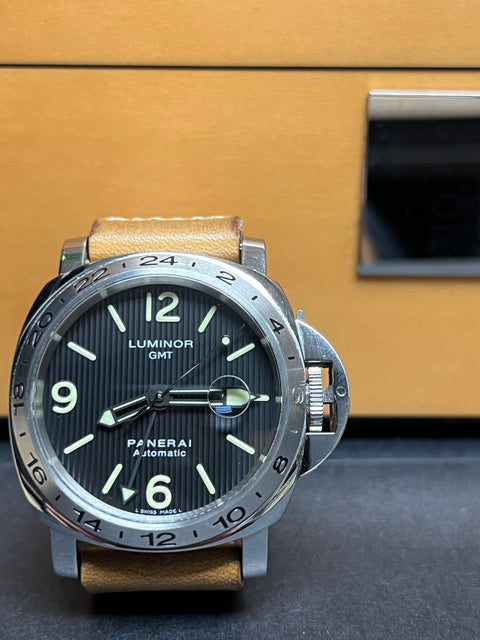 Panerai Luminor GMT Tuxedo (44mm) PAM00029