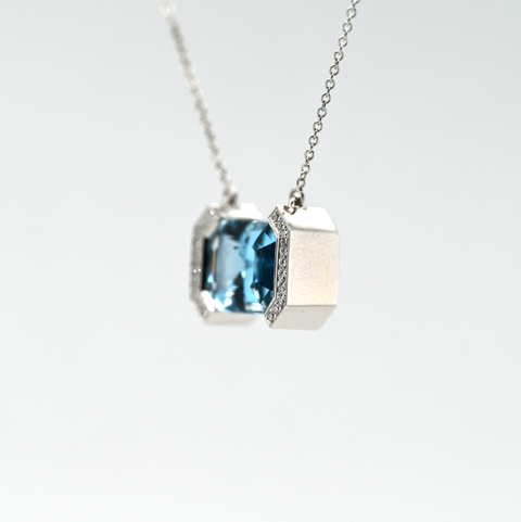 5.58CT NATURAL AQUAMARINE AND DIAMOND PENDANT