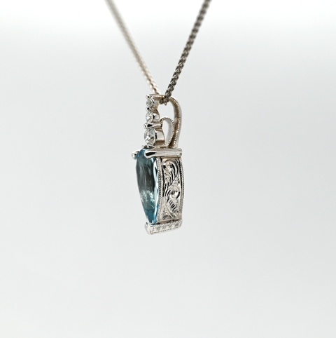 1.36CT NATURAL PEAR AQUAMARINE AND DIAMOND PENDANT