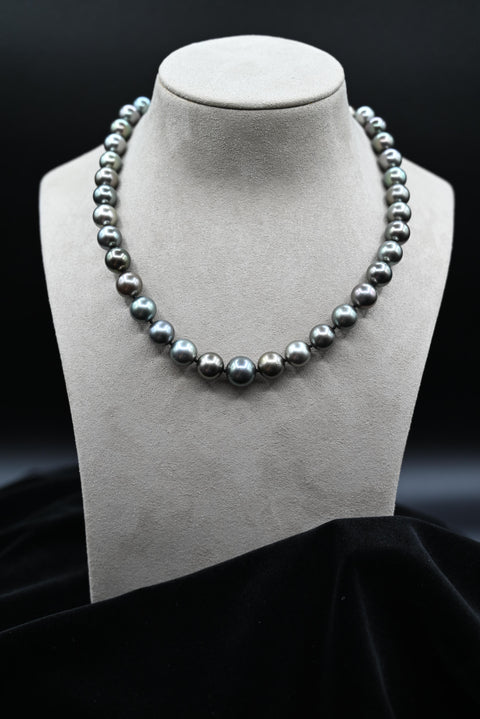 Natural Tahitian Pearl Strand with 18k Yellow Gold Diamond Accent Clasp